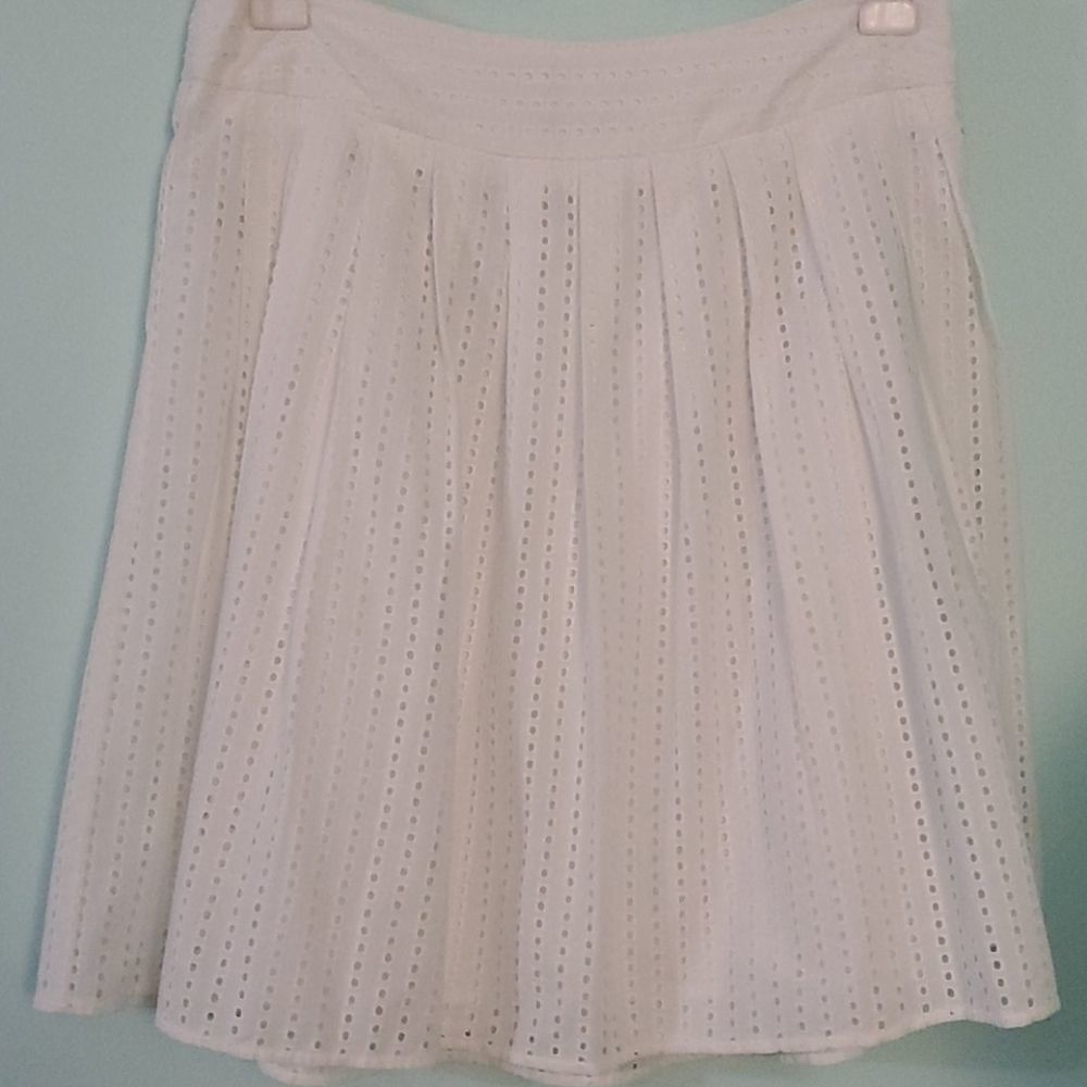 Liz Claiborne size 12P.  Eyelet‎ white skirt. Completely lined. Sweet skirt